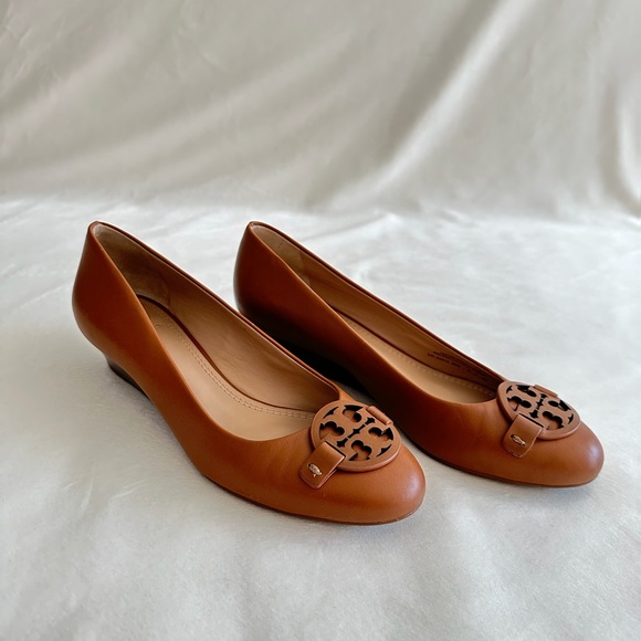 Tory Burch Slight Wedge Heels / Flats - Picture 2 of 16